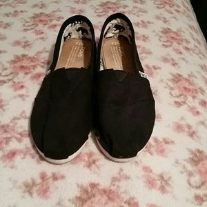 Black toms