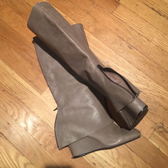 Steve Madden fold over beige boots size 8