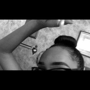 Meet your Posher, Cierra