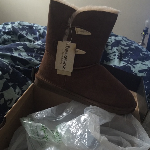 Brand new in box bearpaw boots