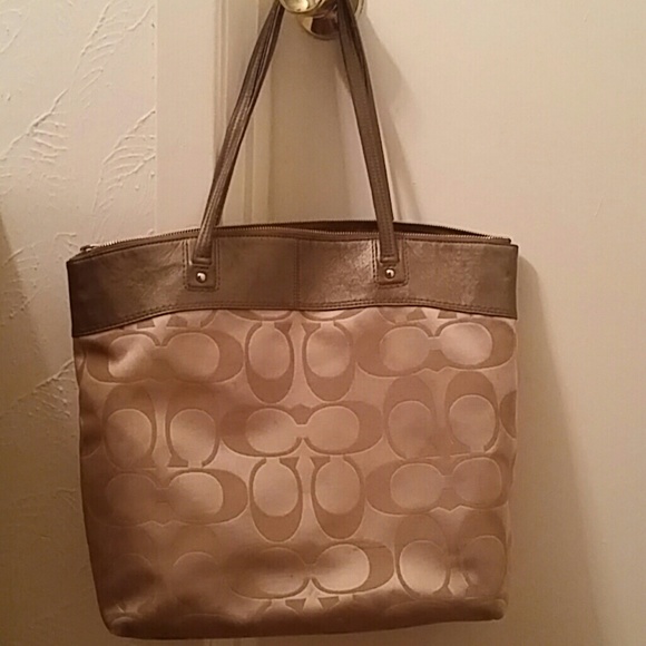Authentic Coach purse - Picture 4 of 4