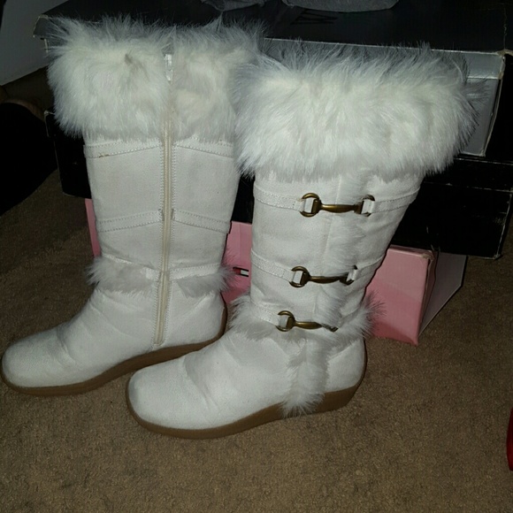WHITE BOOTS