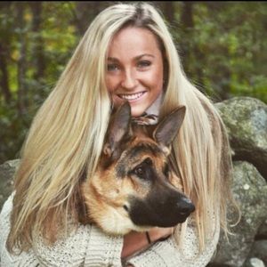 Meet your Posher, Cassandra