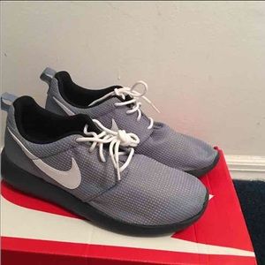Nike Roshe 🔑 negotiable