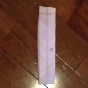 I am selling a lululemon headband