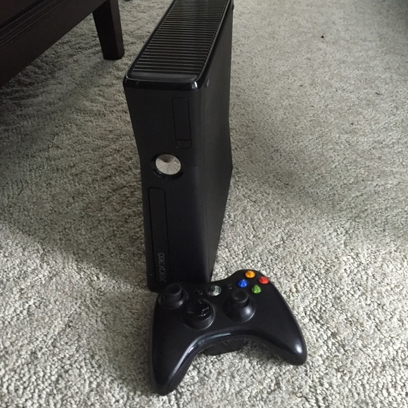 Black Xbox 360 - Picture 1 of 4