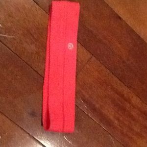 I'm selling a lululemon headband
