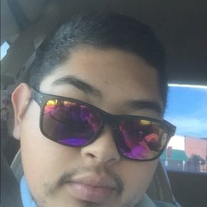 Meet your Posher, Emmanuel