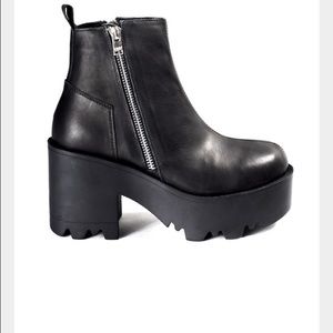 ‼️ SOLD UNIF Rival Boot ‼️