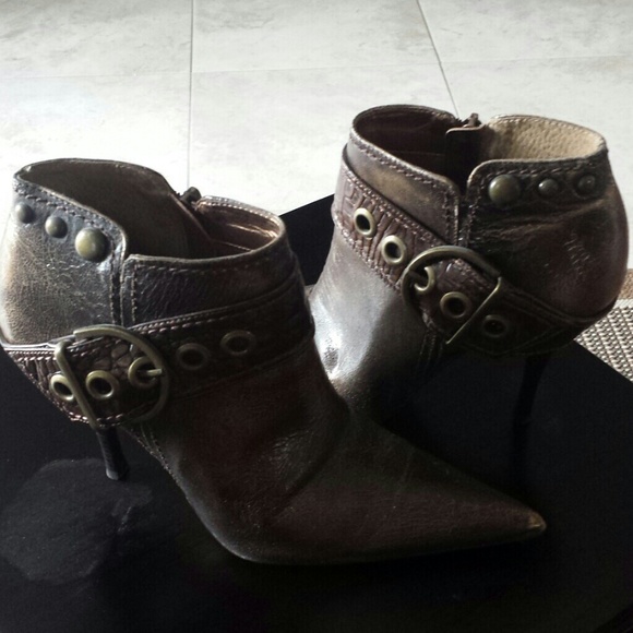 Stiletto boot with buckle detail
