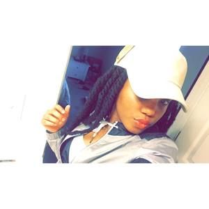 Meet your Posher, Mia