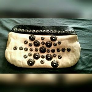 VINTAGE CREAM CLUTCH