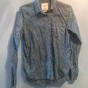 American Eagle patterned button up
