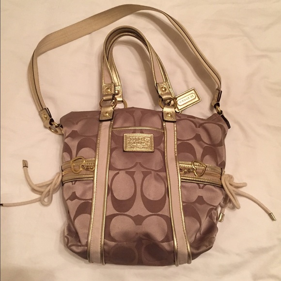 Coach Handbags - Price drop, was listed At 80.00 Coach Daisy tote