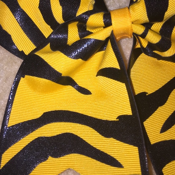 Tiger Print Cheer Bow - Picture 3 of 3