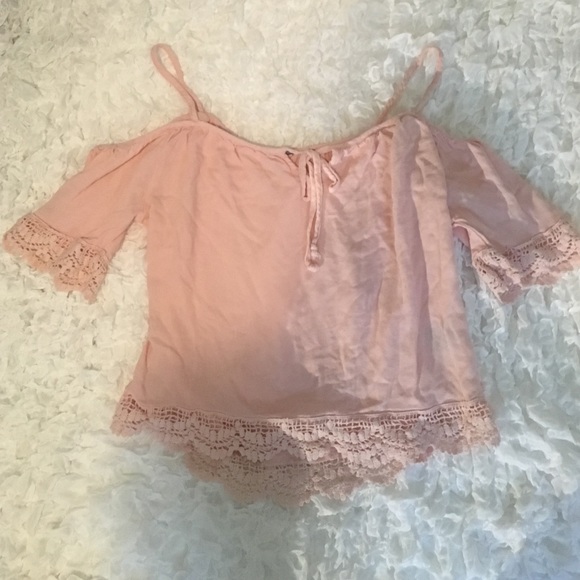 Cold shoulder crop top
