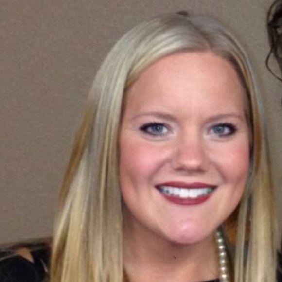 Meet your Posher, Jennifer - Picture 1 of 1