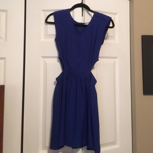 Side cutout dress