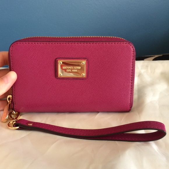 Michael Kors iPhone wristlet