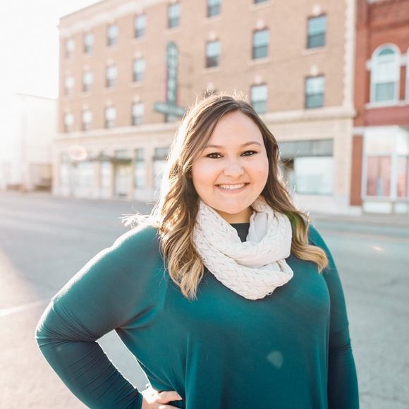 Meet your Posher, Danielle - Picture 1 of 1