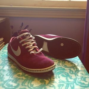 Nike 6.0 magenta shoes! 7 1/2