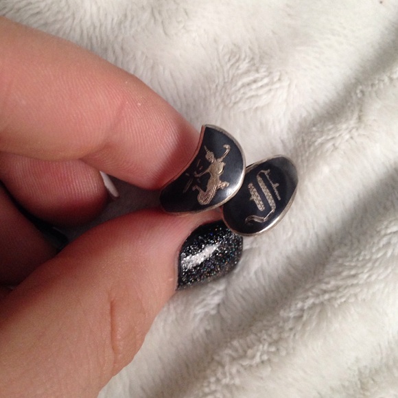 Ring - Picture 3 of 3