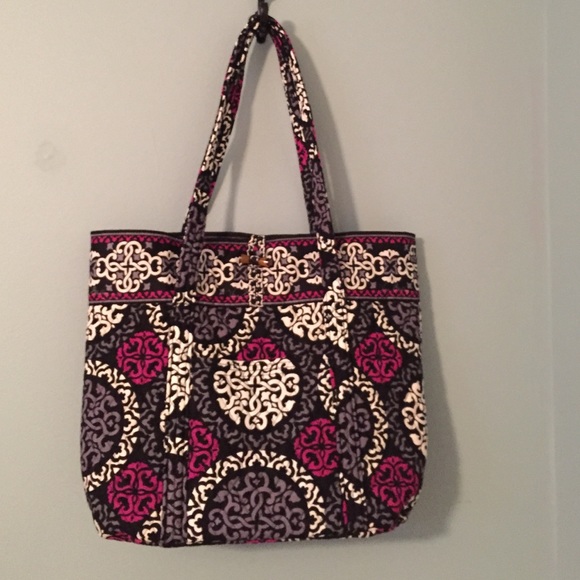 Vera Bradley Handbags - Vera Bradley Vera Tote