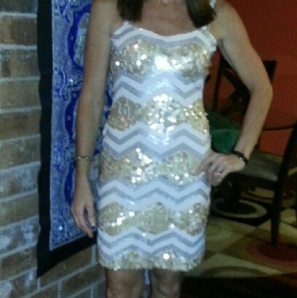 Dresses & Skirts - Sequin Chevron midi dress