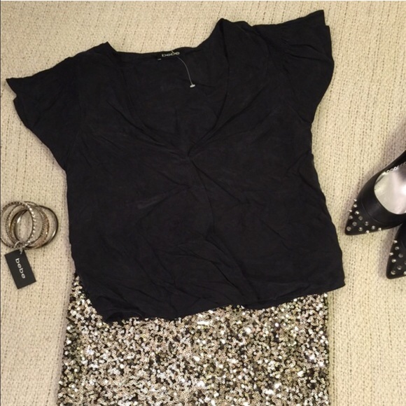 bebe // Edgy Minimalist Matte Surplice Blouse - Picture 4 of 4