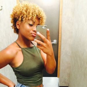 Meet your Posher, Kaila