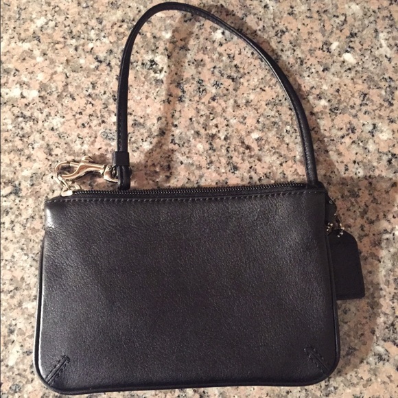 ❌❌SOLD ❌❌Authentic COACH wristlet - Picture 2 of 4