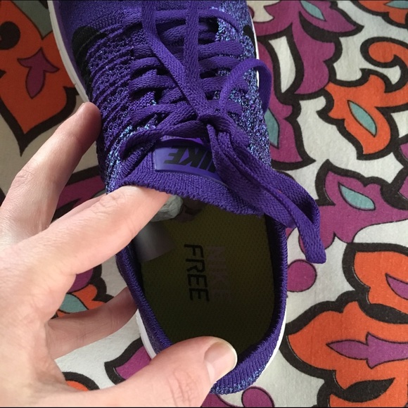 SOLD!!Nike Free Flynit 4.0 - Picture 3 of 4
