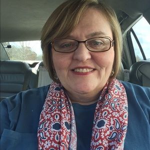 Meet your Posher, Lora