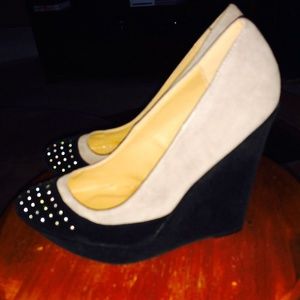 NEW in box- gold studded black/taupe wedges size 8