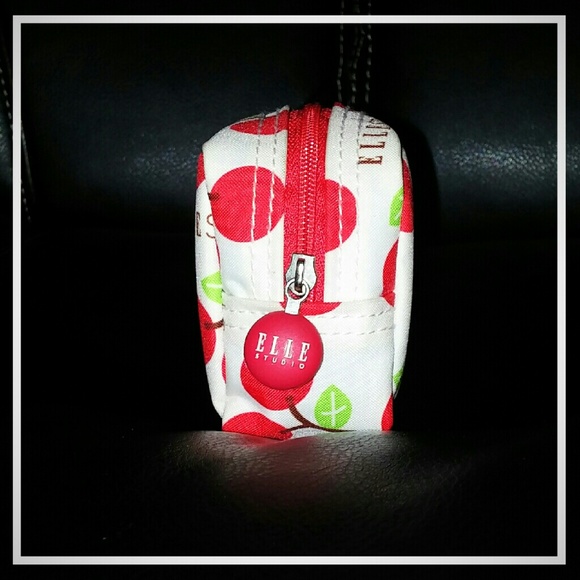 Makeup Bag - Picture 3 of 4