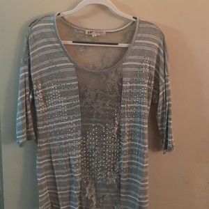 3/4 sleeve top size medium.