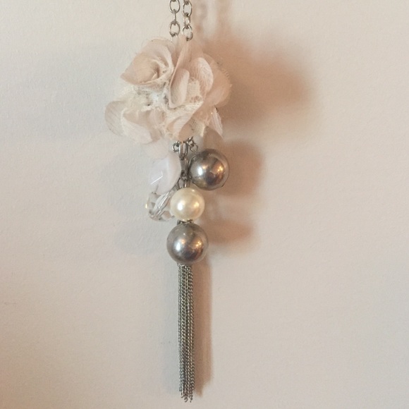 Cream & Silver Necklace 💕