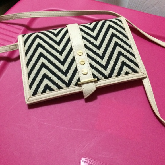 BIG BUDDHA Zara cross bag
