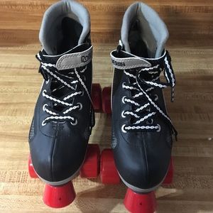 Childs skates. NWOT