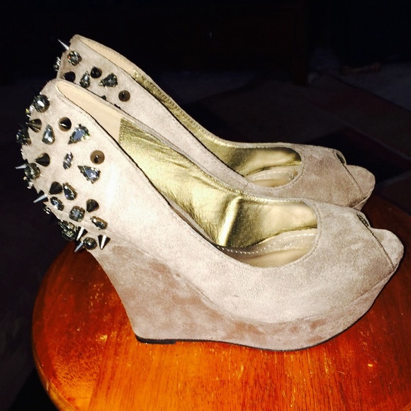 NEW taupe wedges with spikes & rhinestones Size 8