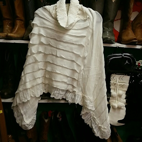 BEAUTIFUL PONCHO