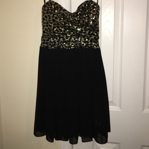 Beautiful Prom Dress (black and gold) - Picture 1 of 4