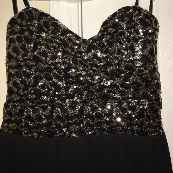 Beautiful Prom Dress (black and gold) - Picture 2 of 4