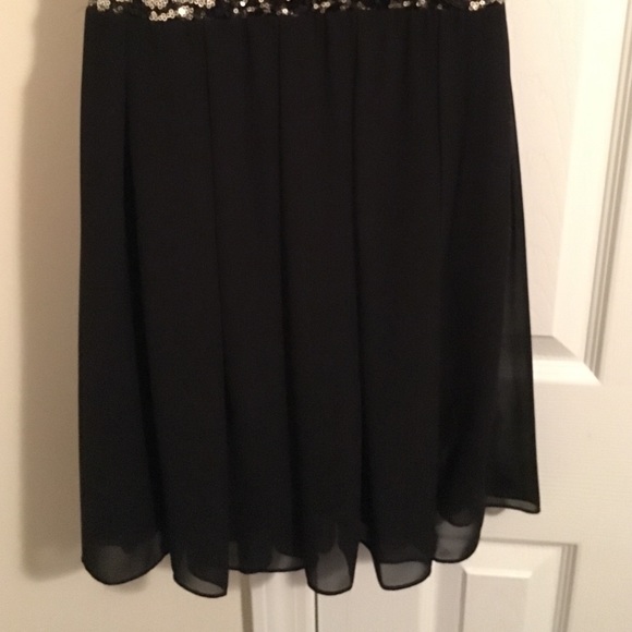 Beautiful Prom Dress (black and gold) - Picture 4 of 4