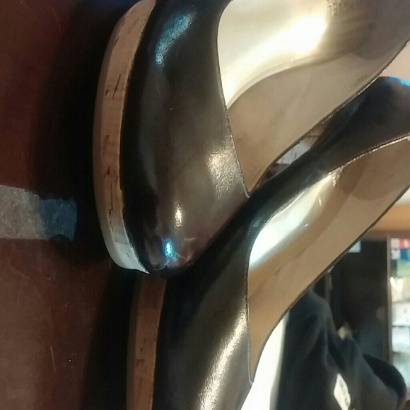 Michael Kors round heeled cork heels - Picture 4 of 4