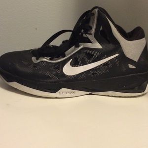 Women's basketball shoes