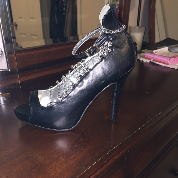 Chain Heels - Picture 1 of 2