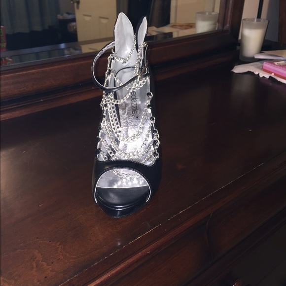 Chain Heels - Picture 2 of 2