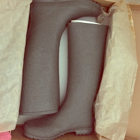 UGG rainboots