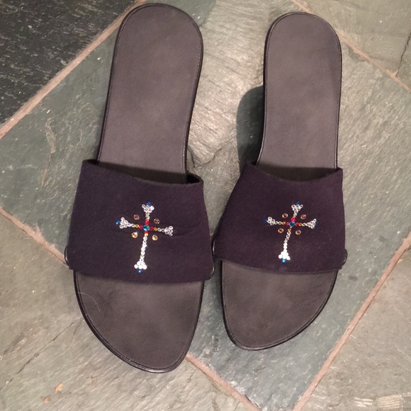 Strappy slides with interchangeable tops.